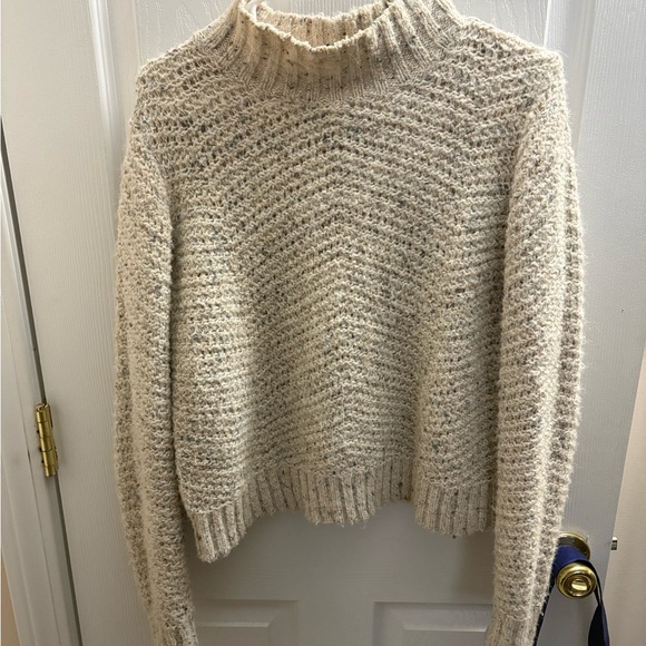 Old Navy Sweaters - Cozy Old Navy Speckled Cream Turtleneck Sweater M